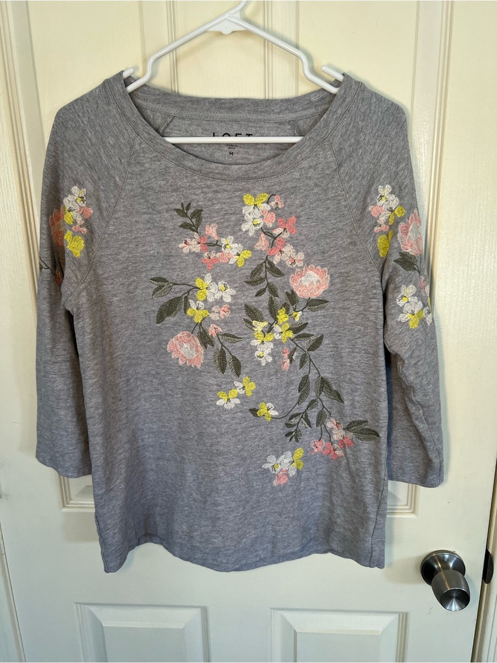LOFT Gray Floral Embroidered Sweatshirt Top Medium 3/4 Sleeve - Picture 6 of 10
